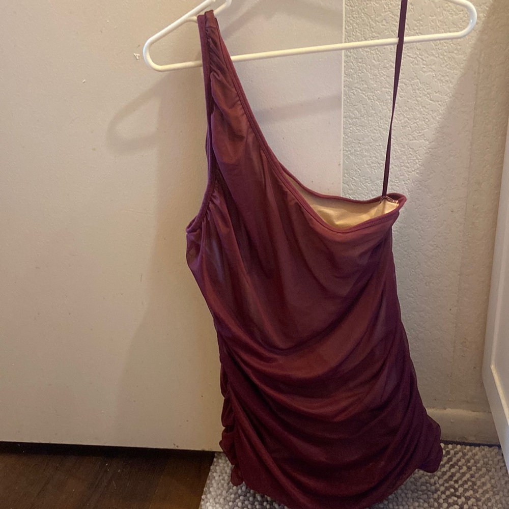 Women’s one shoulder blouse. Torrid. 1X/Burgandy.